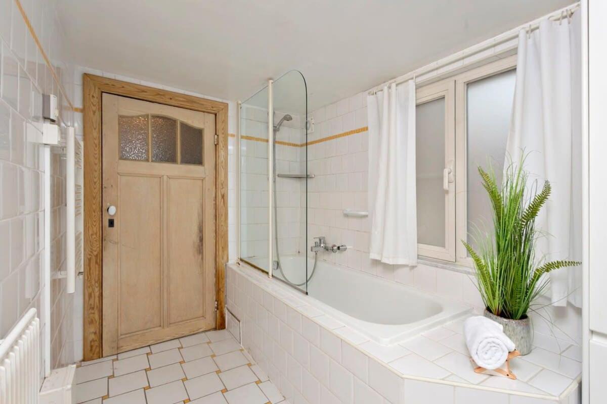 Huswell - Charming Town House In Historic Center Of Hébergement de vacances Bruges